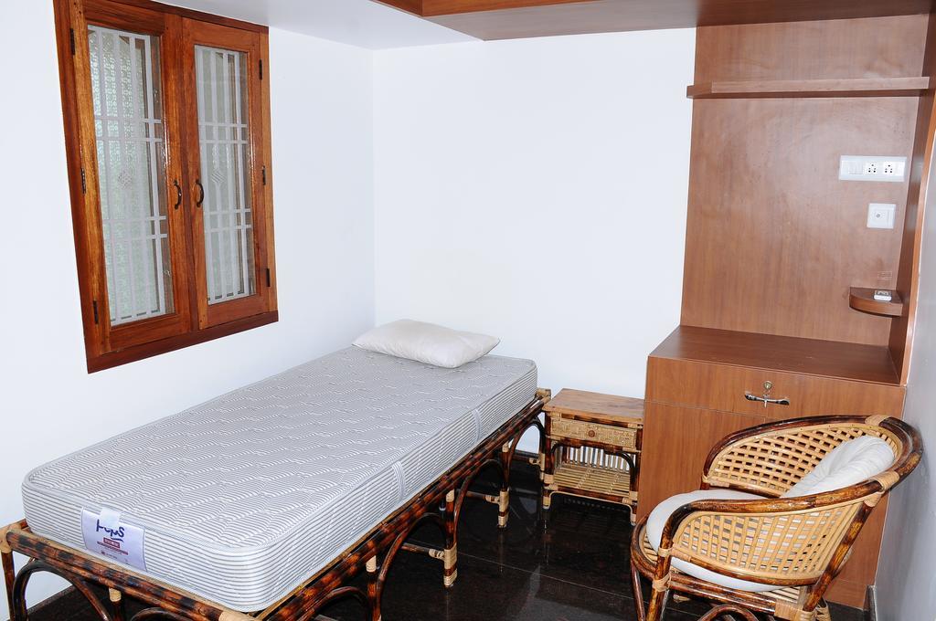 Bharathi Guest House Tiruvannamalai Exterior photo
